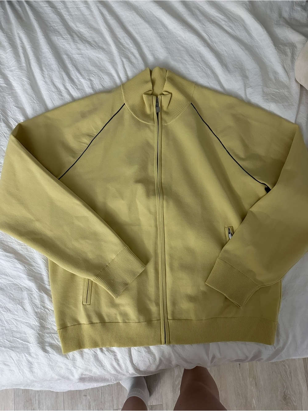 Aritzia TNA zip up. HOT ITEM!!!